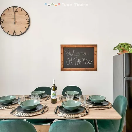 Apartament On The Rock, Terremarine