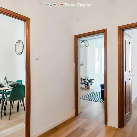 Apartment On The Rock, Terremarine